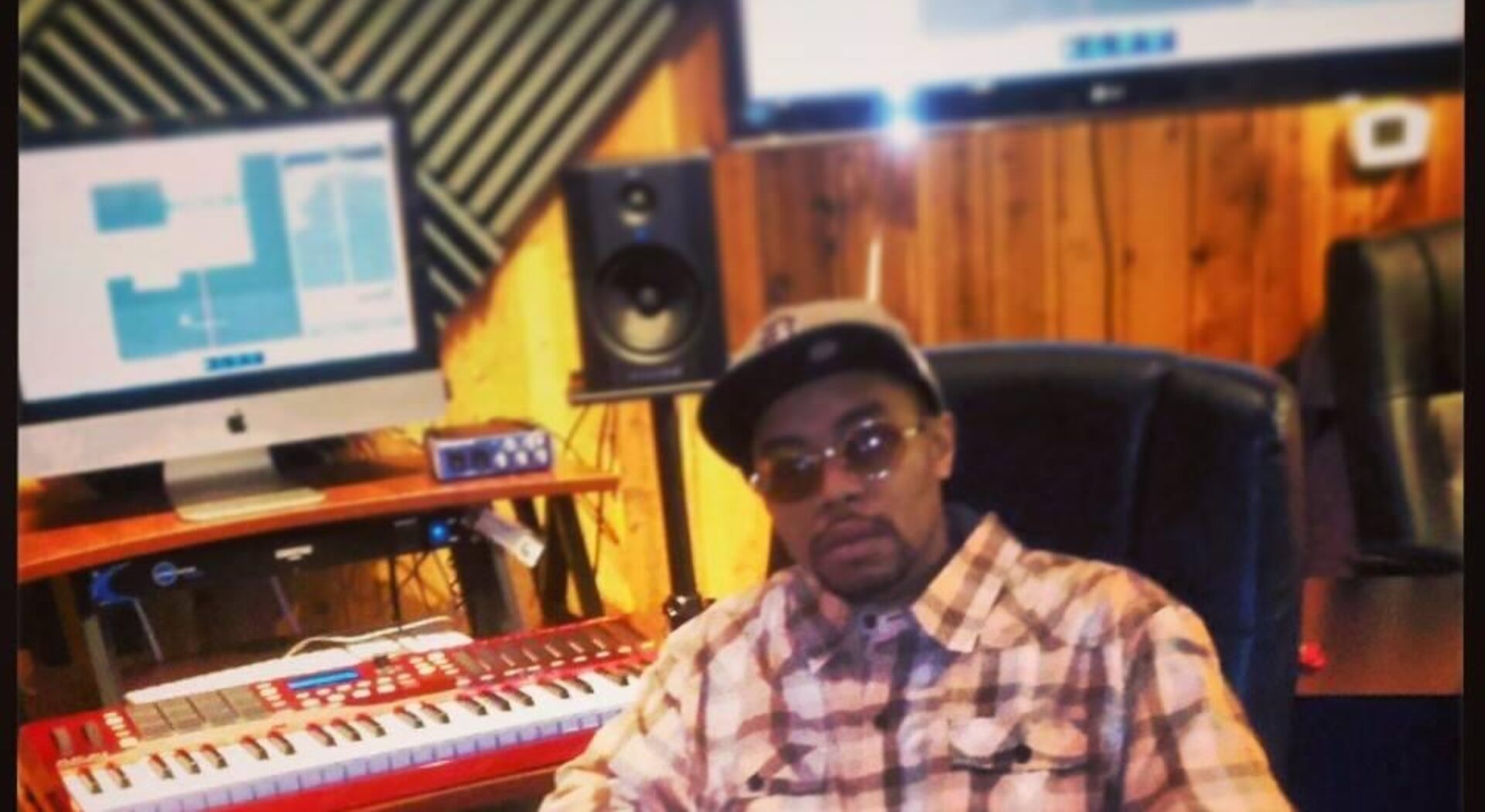 https://beatsbyjayroc.com/wp-content/uploads/2024/03/cropped-jay-roc-in-the-studio.jpg